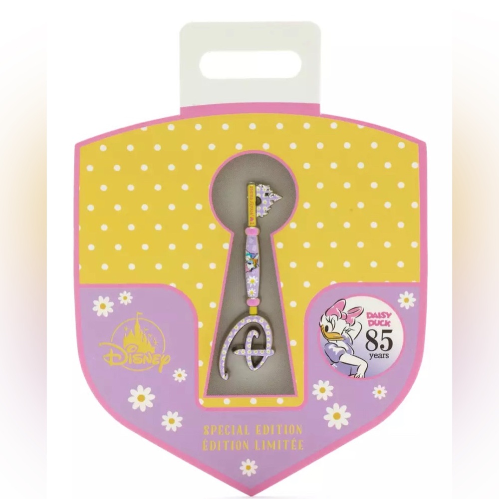 Disney Store Daisy Duck 85th Anniversary Opening Ceremony Key Pin